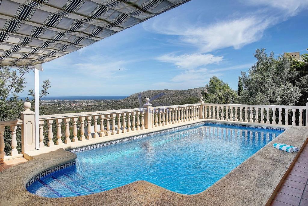 Amanda: 4 bedroom villa with stunning views - 2