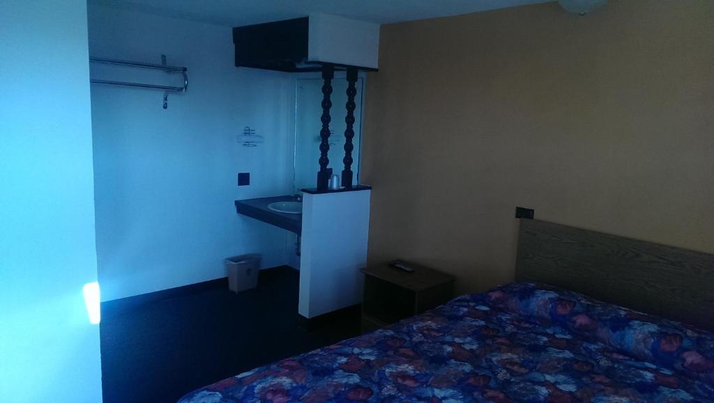 Airport Lodge photo