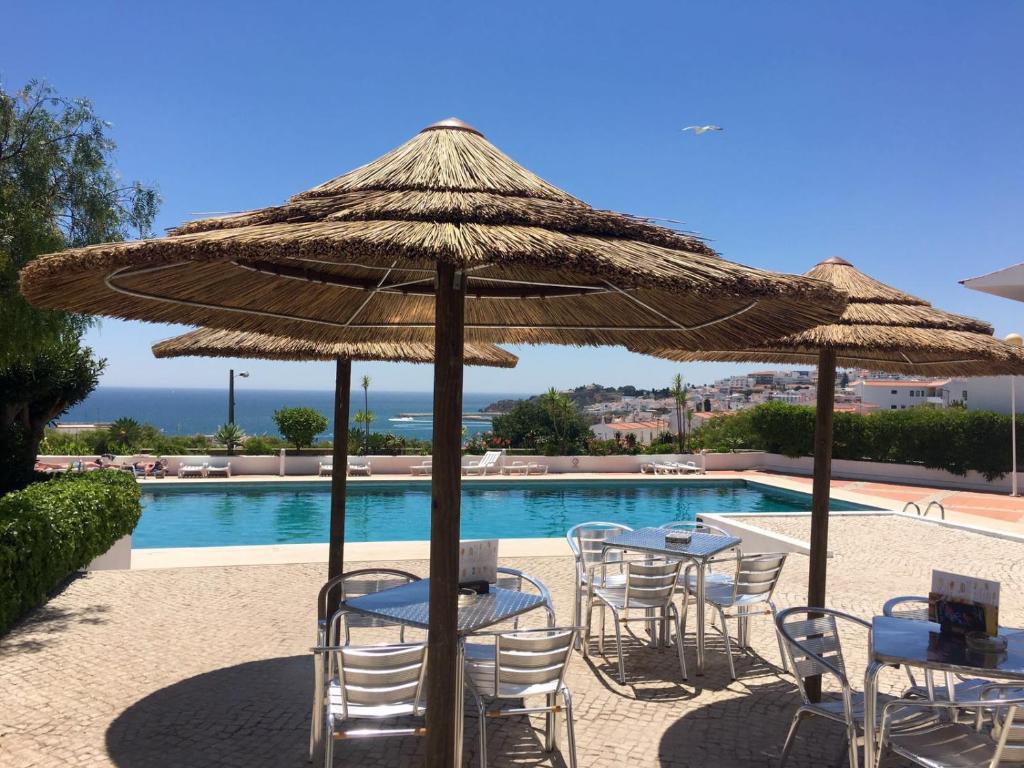 Almar Hotel Apartamento — Swimming pool in Albufeira, Faro