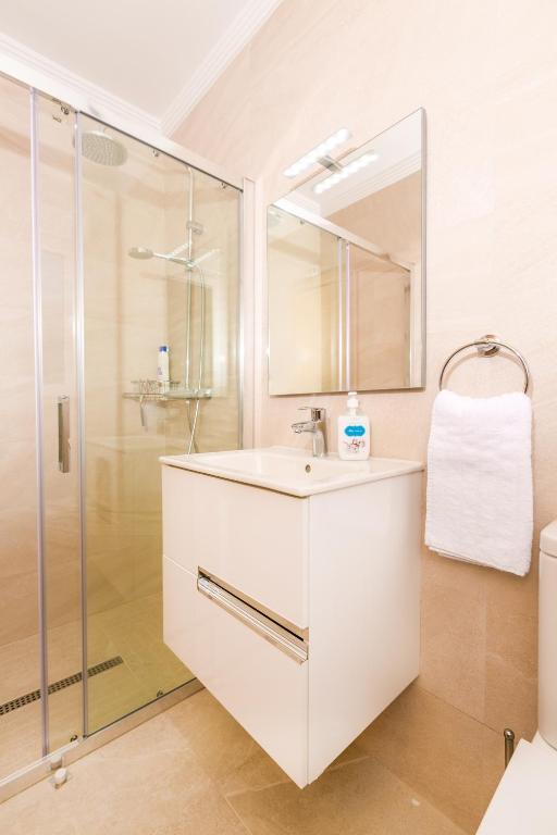 Casa Juana is a modern, luxury, exclusive, 6 bedroom villa. - 4