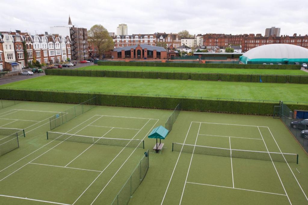 Barons Court Queens Club by Viridian Apartments photo