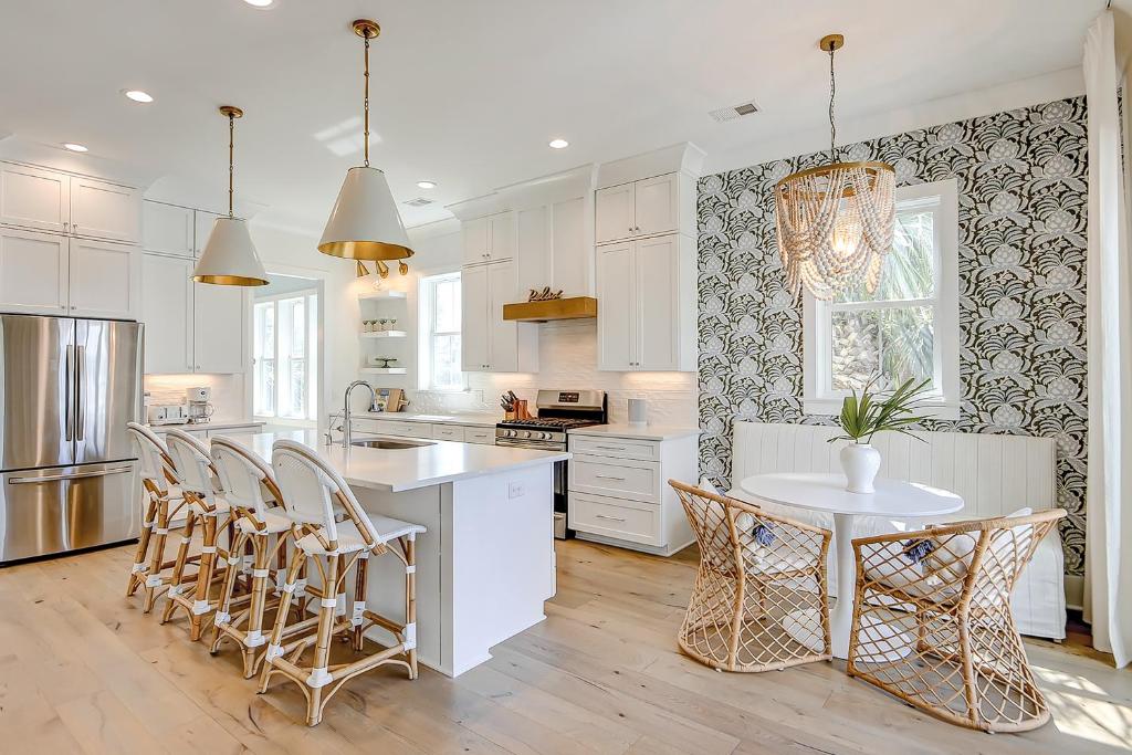 Salty Monkey, Edisto Beach