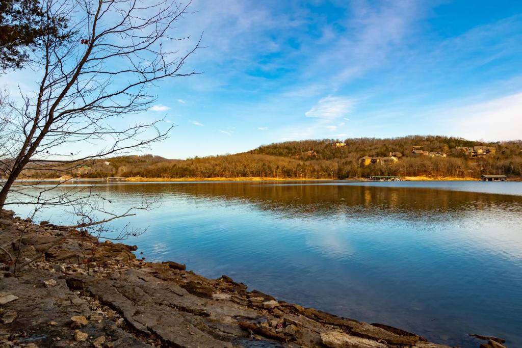 Canaan Point, Branson West