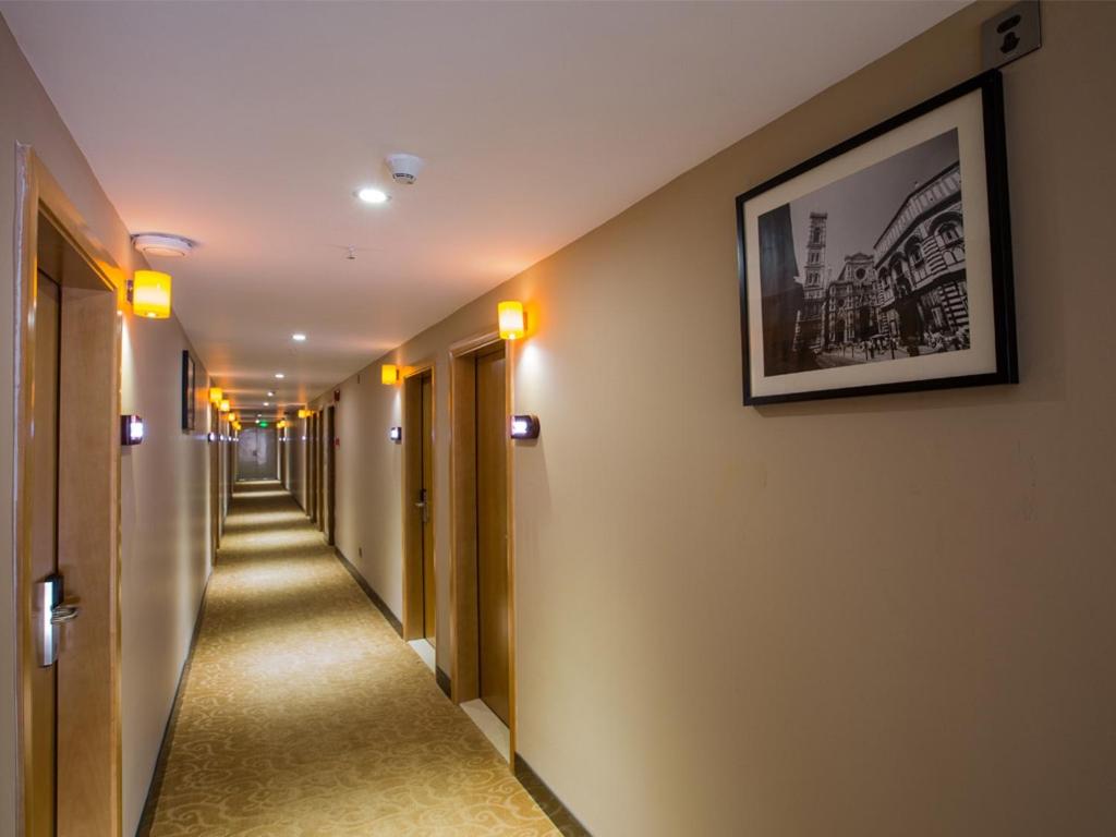 7 Days Premium Guilin Liangjiang Sihu Central Plaza photo