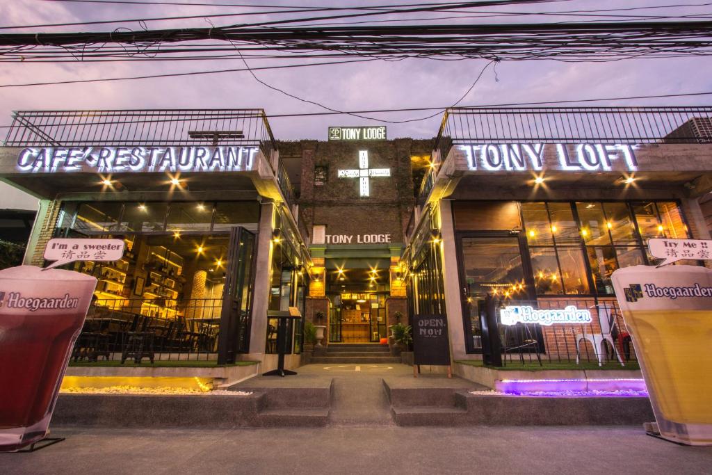 Entrance, Tony Lodge in Khao Lak