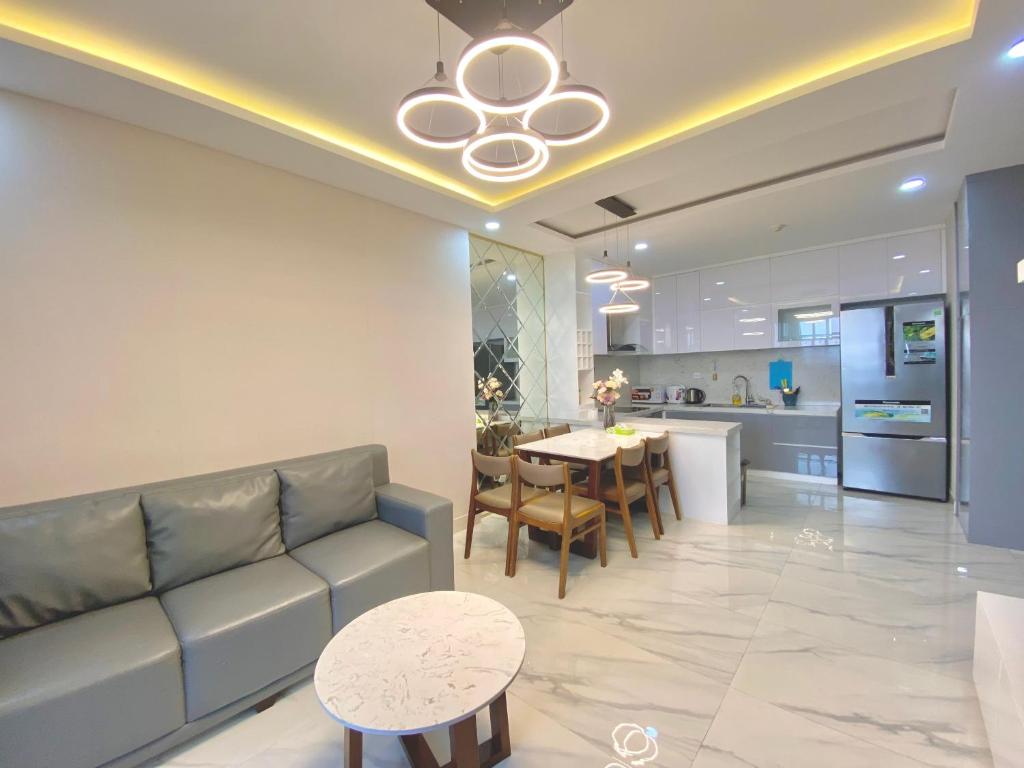 Alm&#8217;s 2 BedRoom Apartment at Sunrise City District 7