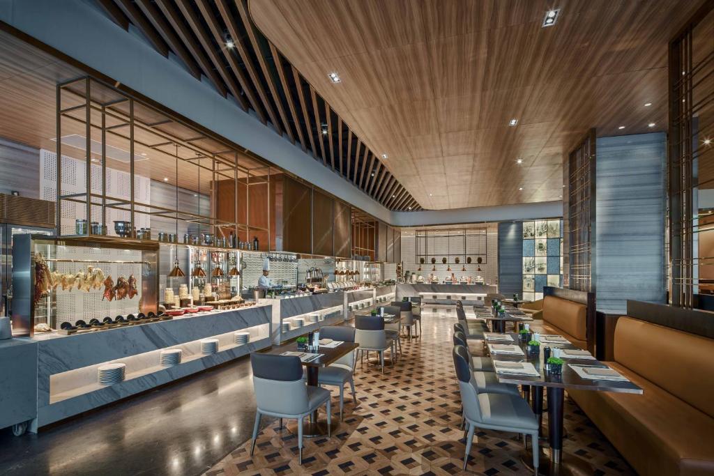 Hotel Dining