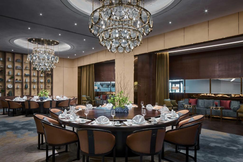 Hotel Dining