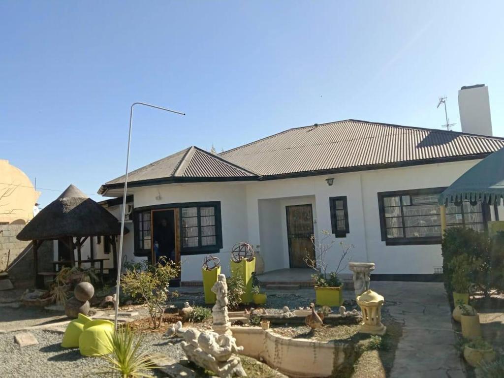 Garden Cottage Guest House — Hotel in De Aar