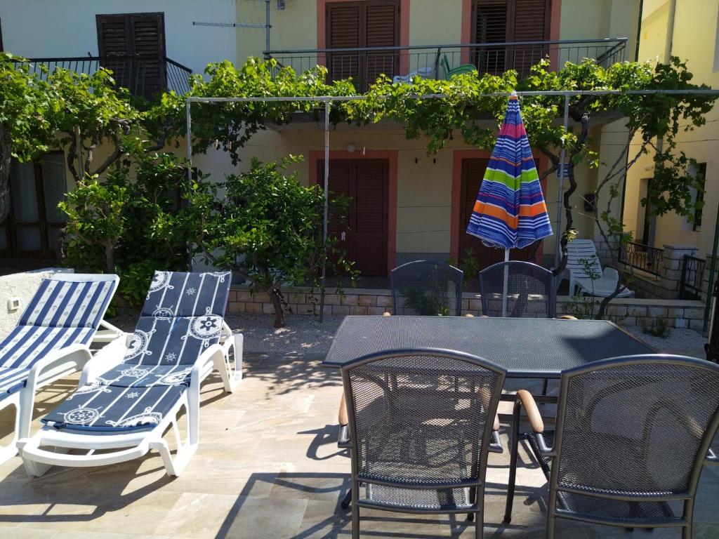 Apartmani Katarina — Hotel in Rab