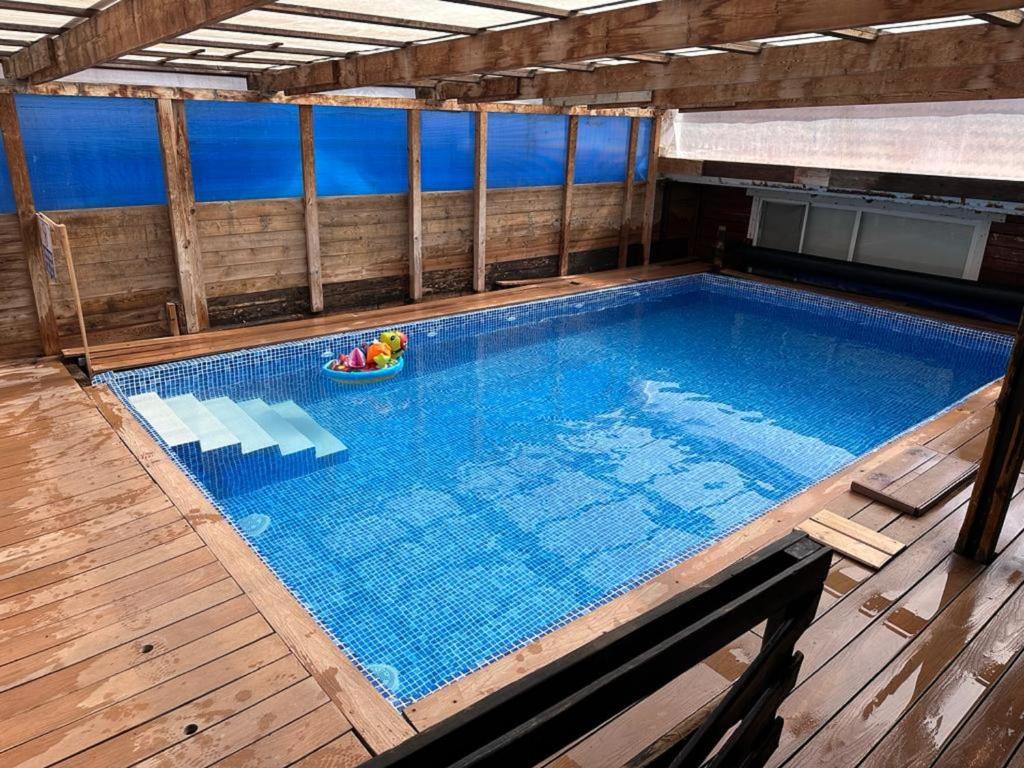 Swimming pool