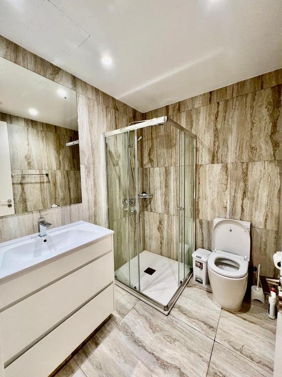Emerald Suites photo