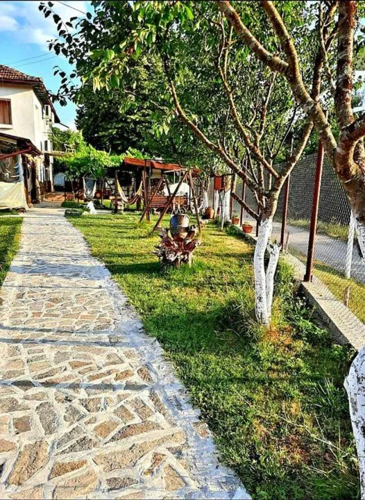 Guest House By The River，位于Stevrek的酒店