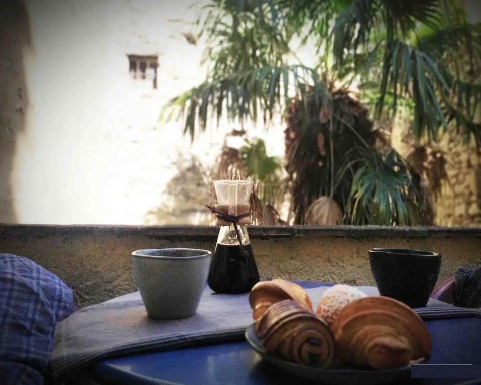 Studio avec terrasse sur cour, authentique, calme - 1