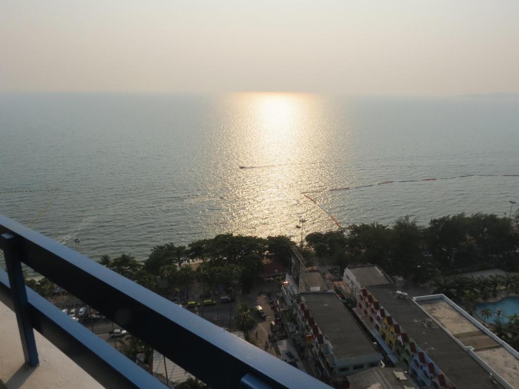 Jomtien Plaza Suite Apartments — Hotel in Pattaya