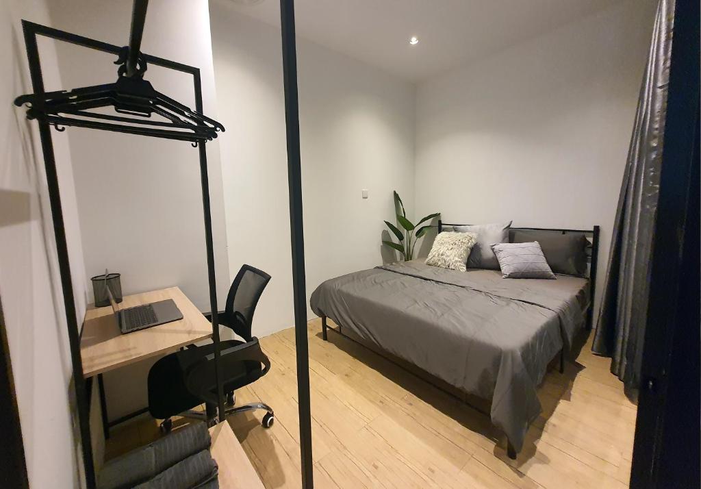 Bangsar Kerinchi LRT.FREE Parking.2 King Beds.4pax photo