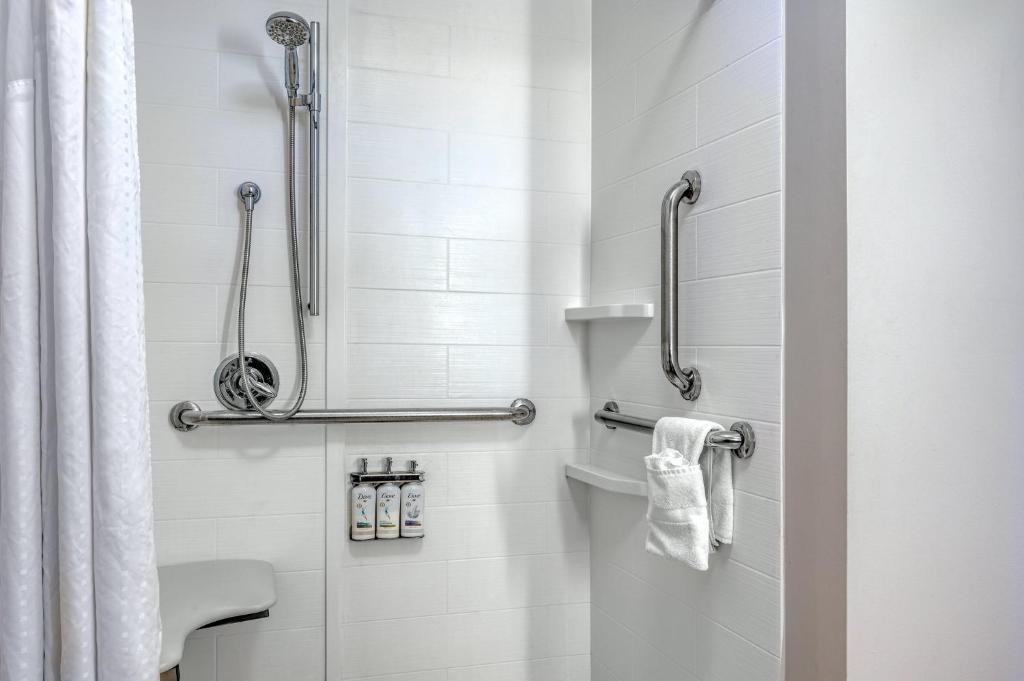 Holiday Inn Express & Suites Vandalia photo