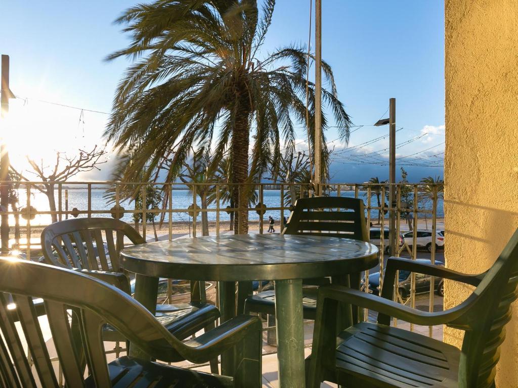 PI I SUNYER 1-B - Apartamento amplio y luminoso en el centro de Roses, delante del mar, con vistas al mar. - ES-228-121, Roses