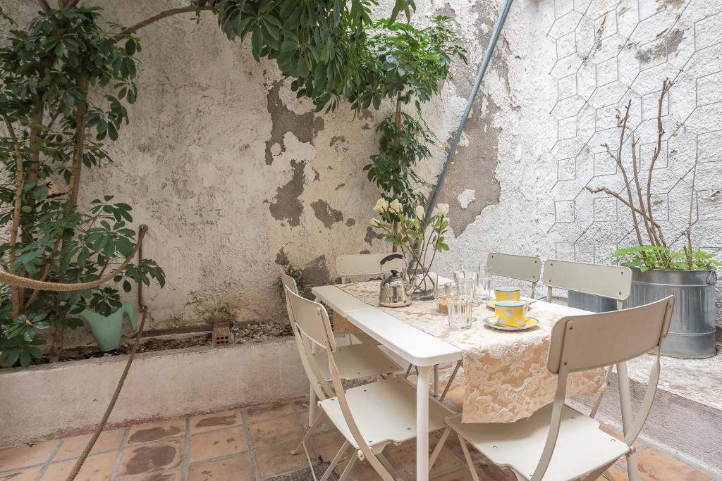 Athenian Niche in Plaka Villa by Athenian Homes photo