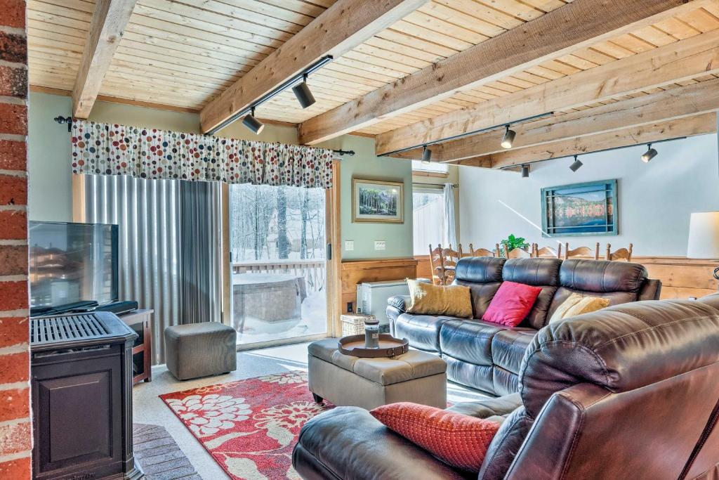 Cozy Conway Area Home about 4 Mi to Cranmore Mountain!, Intervale