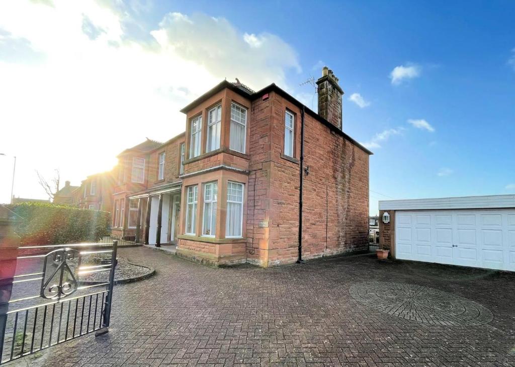 Pass the Keys Beautiful Period Property in Central Location, Maxwelltown