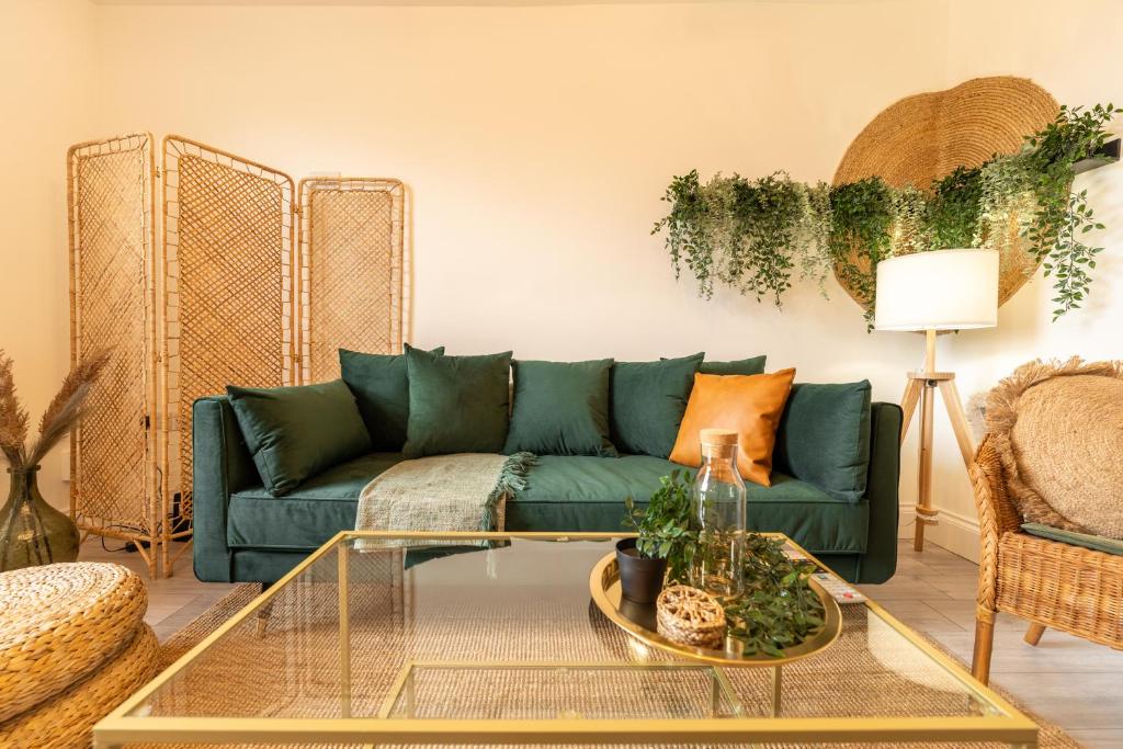 Peaceful Returns - 2 Bed House Near Roundhay Park, Leeds