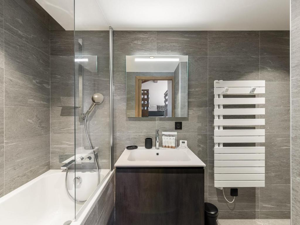 Appartement spacieux avec accès bien-être, proche des pistes et du centre de Megève - FR-1-569-46 - 3