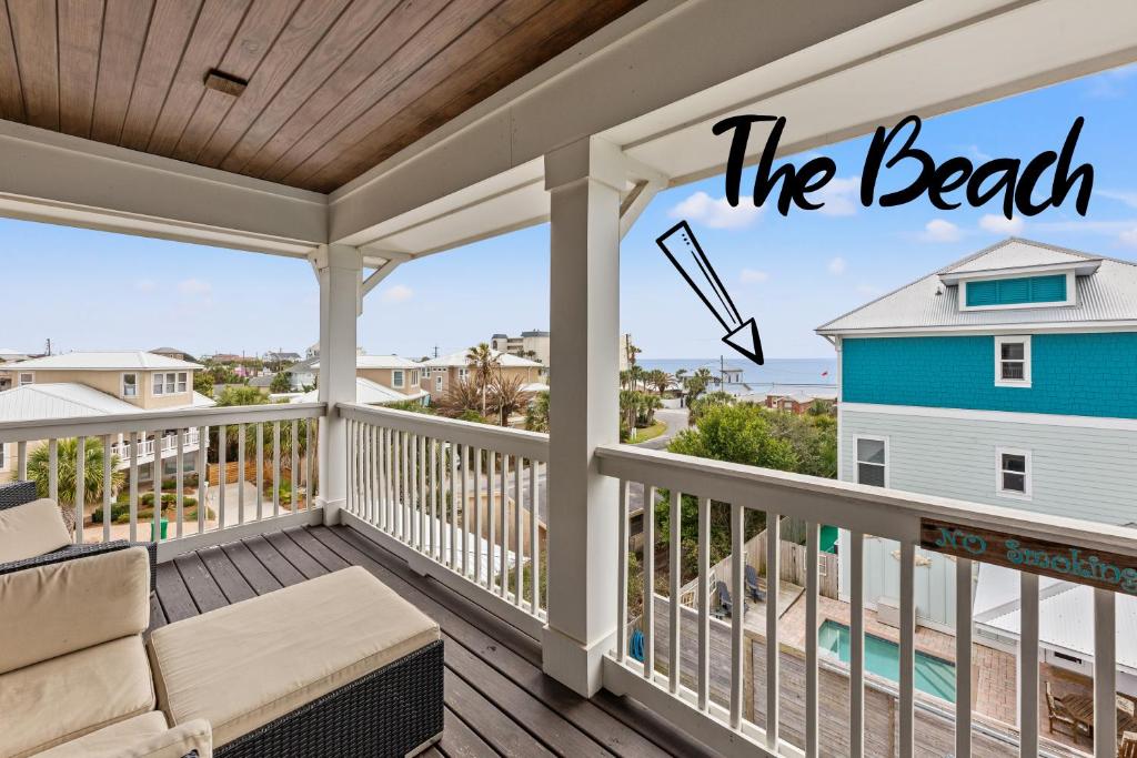 Three Master Bedrooms! Easy Beach Access! Gulf Views, Sunnyside
