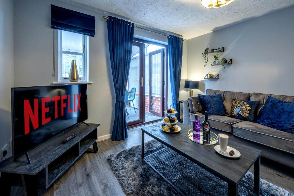 Yew Tree House Contractor / Family home Free Netflix Fast WiFi near Dudley/Birmingham, Old Hill