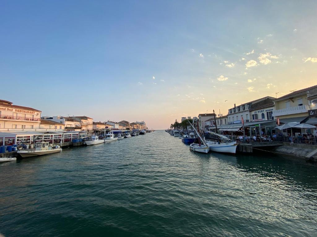 charmant studio dans résidence en bord de mer, Le Grau-du-Roi