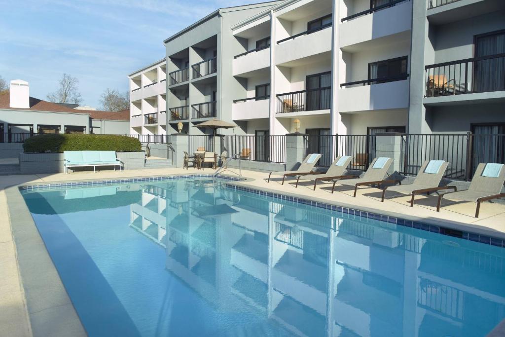 Courtyard Charlotte SouthPark photo