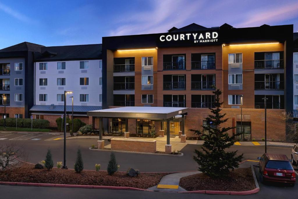 Courtyard Portland Southeast/Clackamas photo