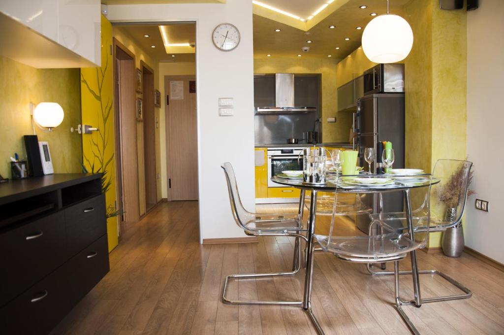 DERELLI Deluxe and DERELLI Adorable apartments — Hotel in Sofia