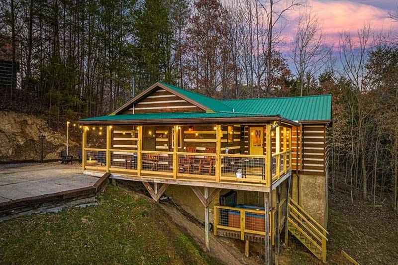 Moonlight Obsession, Sevierville