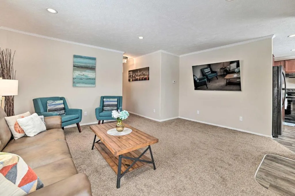 Family Home in Rapid City about 4 Mi to Torch Lake!，位于Rapid City的酒店