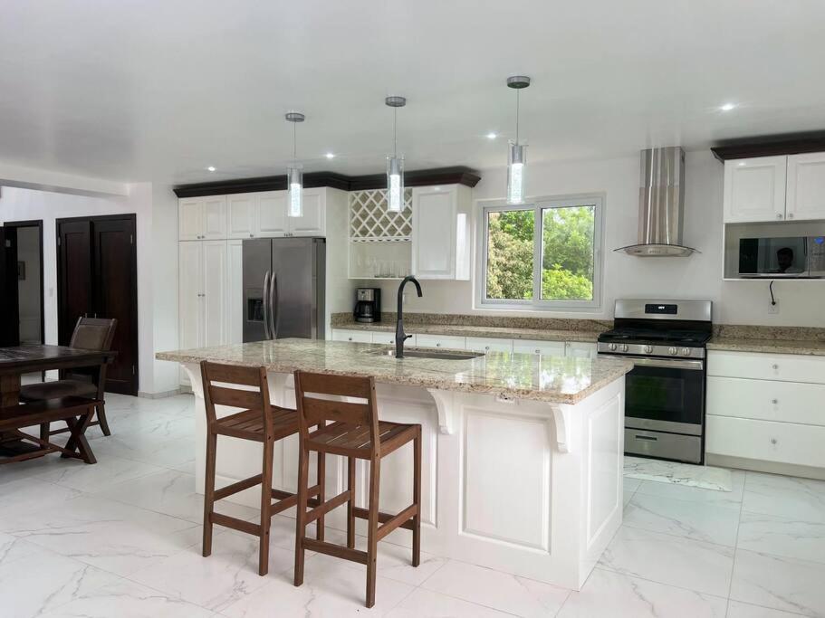 Escape from stress & noise!, Roatán