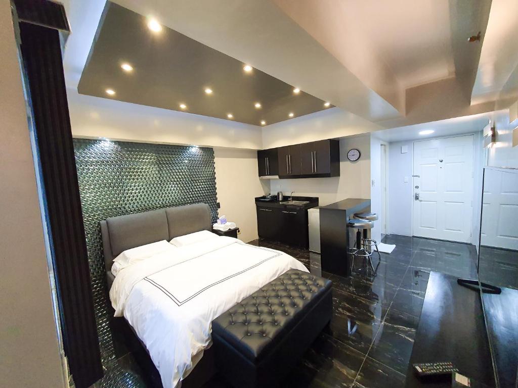 Kitchen, Burgundy Mckinley Place Service Apartment in Manila