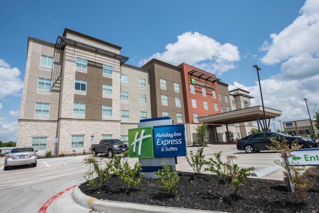 Holiday Inn Express & Suites Houston SE - Airport Area photo