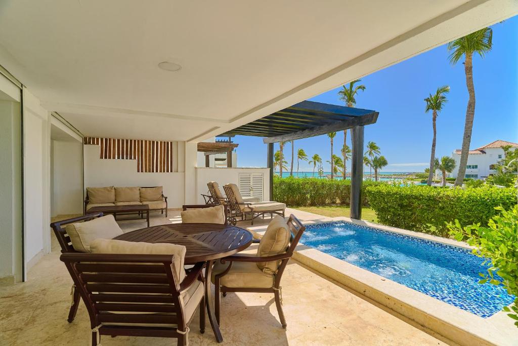Cap Cana luxury condo with private pool and private beach! — Hotel in Punta Cana