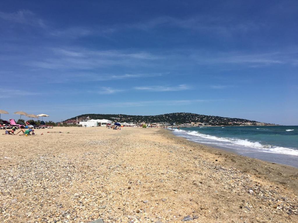 Appartement moderne, 2 pièces cabine, terrasse et véranda, proche plage, parking privé - FR-1-338-133 - 2