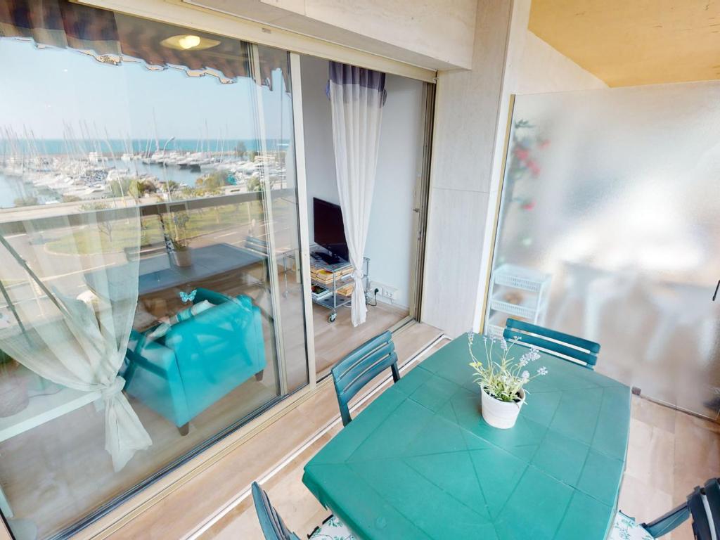 Bel appartement avec terrasse, piscine, parking et WiFi - FR-1-196-321 - 2