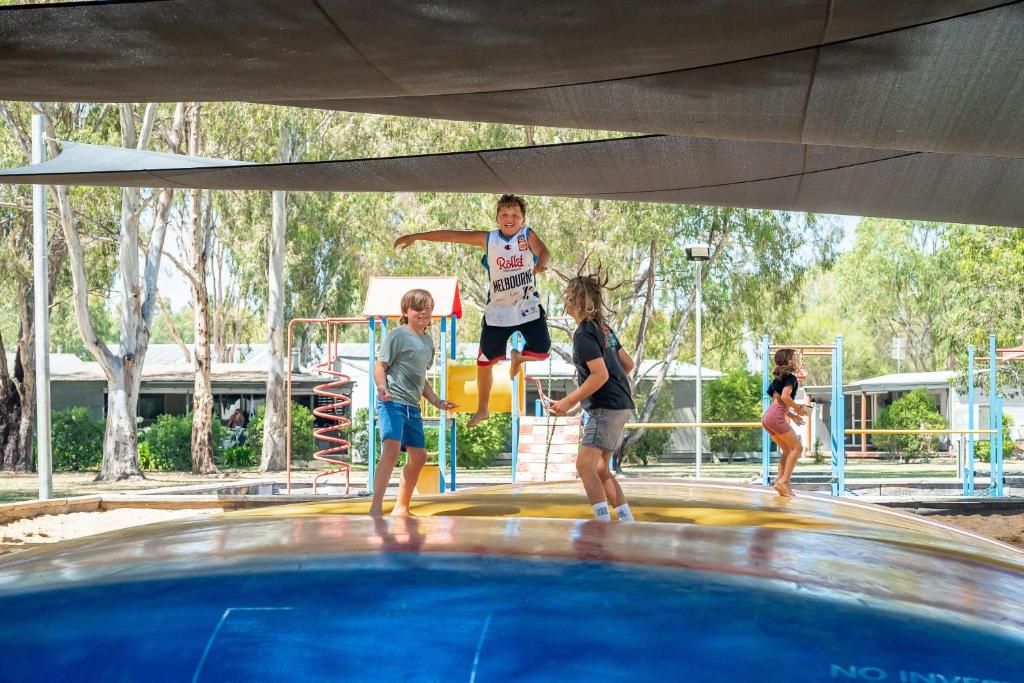 Ingenia Holidays Murray Bend — Hotel in Koonoomoo