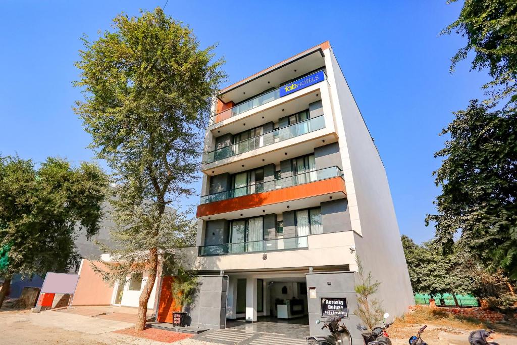 OYO Townhouse 1087 Aerosky Deluxe photo