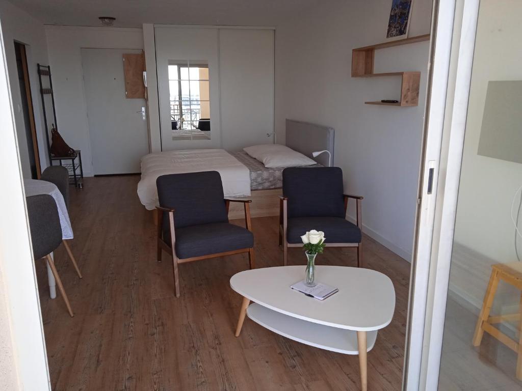 Studio Design vue Port 2 pas des Canaux + parking - 4