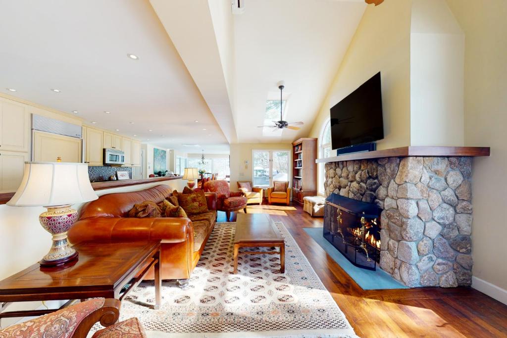 Secret Harbor Hideaway in Bridgton (ME) reviews, prices of