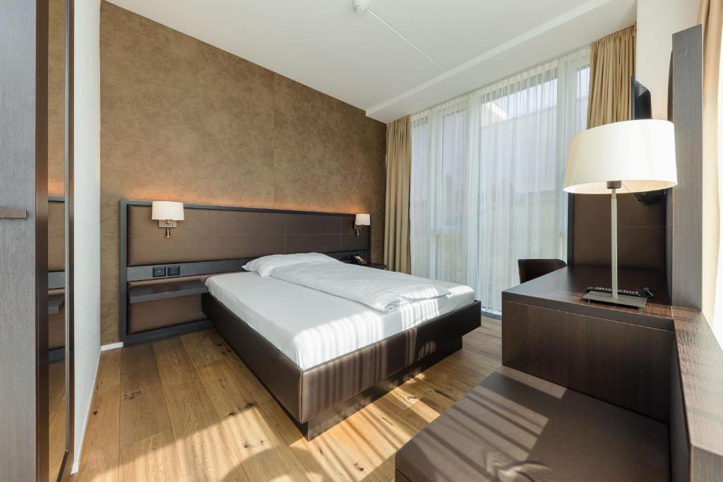 Double Room Queensize 