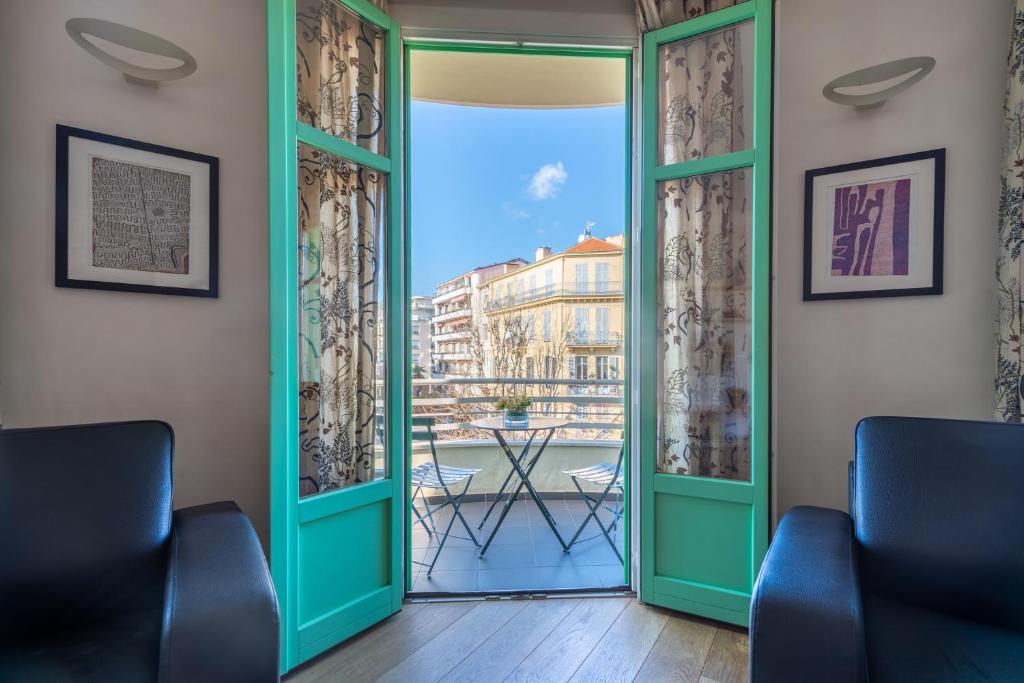 VICTOR HUGO - Modern and sunny, terrace, 2 baths - 4