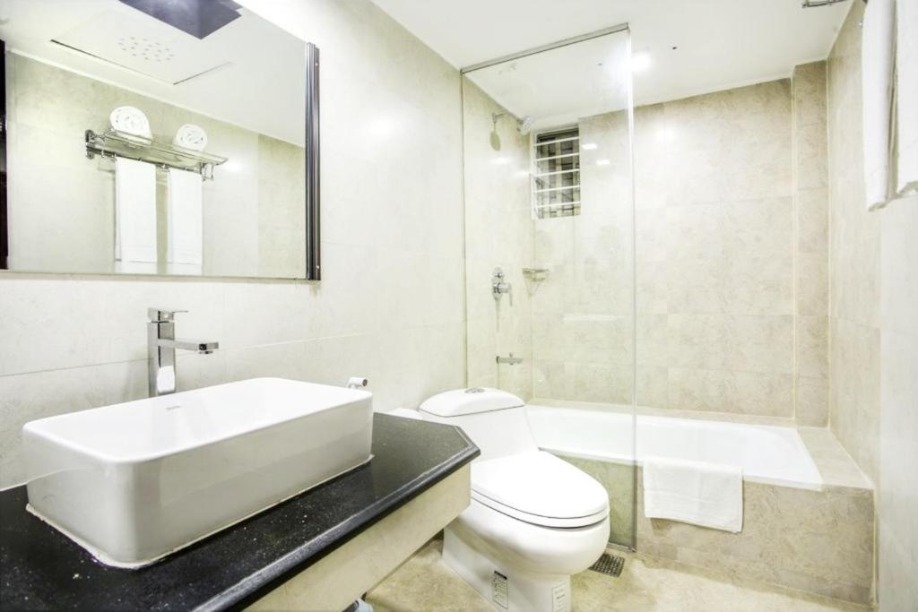 White Palace Hotel photo