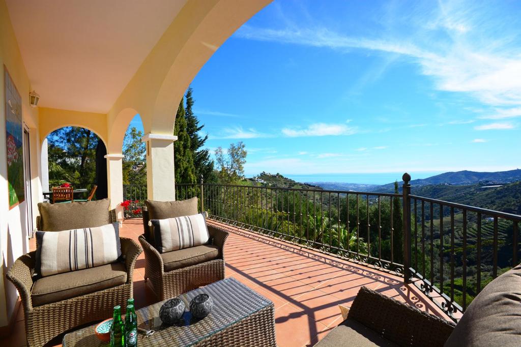 Casa Amarilla, Frigiliana Luxury Country villa with pool and parking HansOnHoliday Rentals - 3