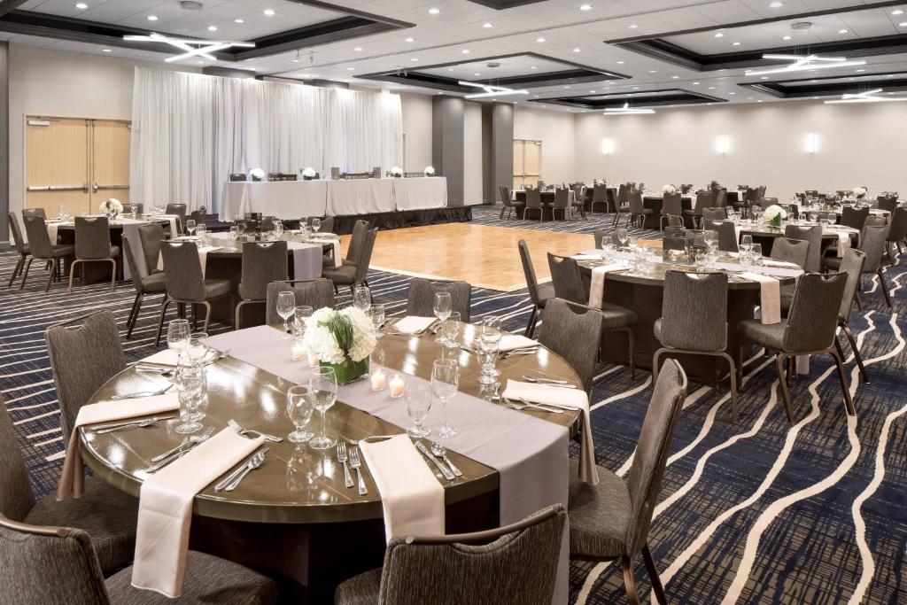 Delta Hotels by Marriott Minneapolis Northeast photo